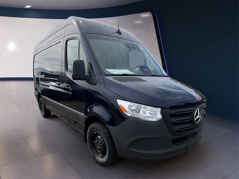 Used 2025 Mercedes-Benz Sprinter 2500 image 5