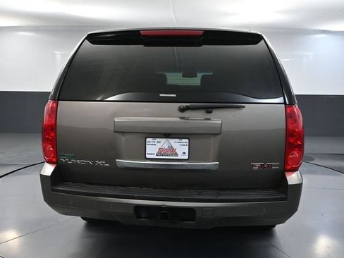 Used 2012 GMC Yukon XL SLT w/ SLT-2 Equipment Package AWD/4WD image 6
