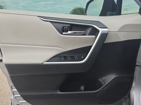 Used 2021 Toyota RAV4 XLE Premium image 27