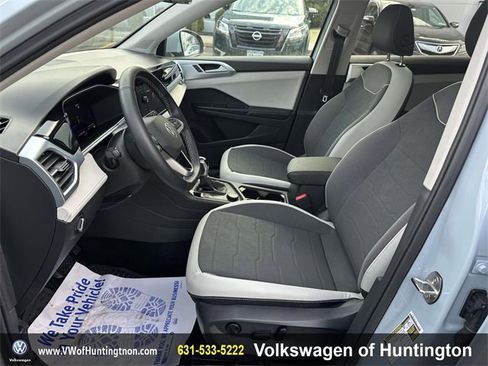 Certified 2025 Volkswagen Taos SE w/ Panoramic Sunroof Package image 18