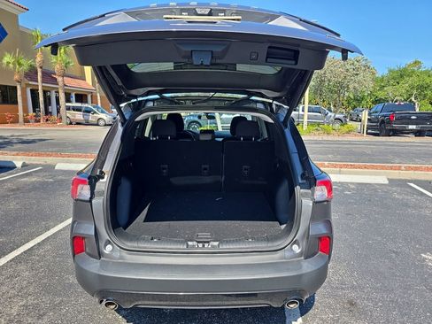 Certified 2021 Ford Escape SE w/ SE Sport Appearance Package FWD image 6