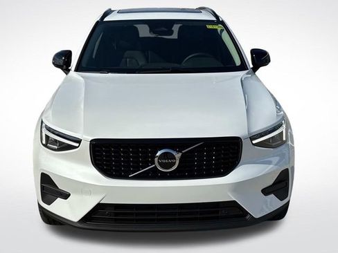 New 2026 Volvo XC40 B5 Core AWD/4WD image 2