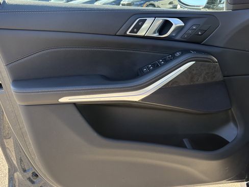 Used 2022 BMW X5 xDrive40i w/ M Sport Package image 16