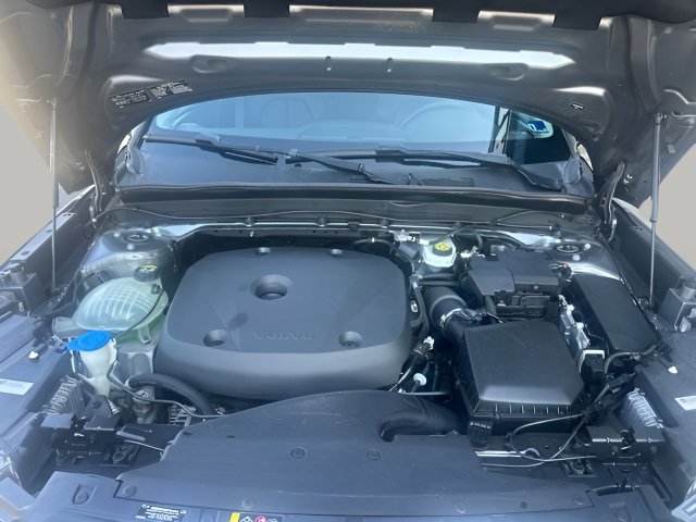 Used 2019 Volvo XC40 T5 Momentum AWD/4WD image 16