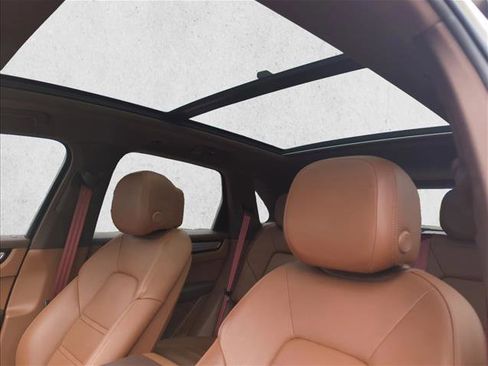 Used 2023 Porsche Cayenne AWD/4WD image 15
