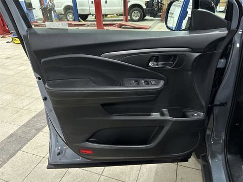 Used 2023 Honda Ridgeline Sport image 29