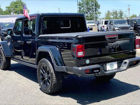 Used 2024 Jeep Gladiator Sport AWD/4WD image 8