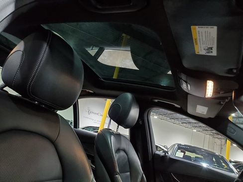Used 2015 Mercedes-Benz C 300 4MATIC Sedan image 16