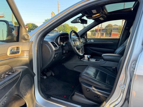 Used 2015 Jeep Grand Cherokee Overland w/ Advanced Technology Group RWD image 4
