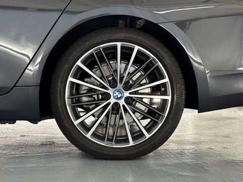 Certified 2023 BMW 530e w/ Premium Package image 11