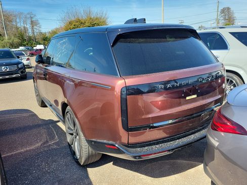 Used 2023 Land Rover Range Rover SV image 4