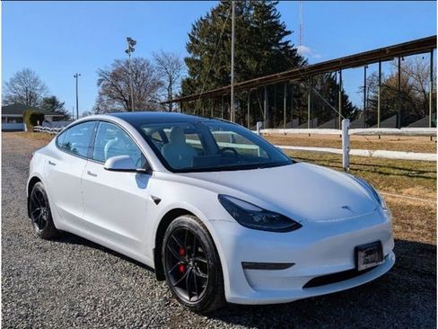 Used 2023 Tesla Model 3 Performance image 2