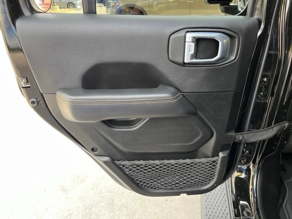 Used 2022 Jeep Gladiator Overland AWD/4WD image 15