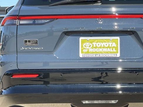 Certified 2025 Toyota Crown Signia Limited w/ Advanced Technology Package image 5