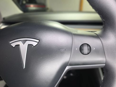 Used 2020 Tesla Model 3 Standard Range Plus RWD image 25