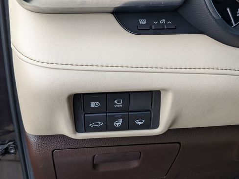 Used 2021 Toyota Highlander Platinum FWD image 18