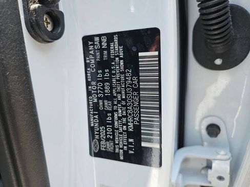 Used 2025 Hyundai Venue SEL FWD image 29