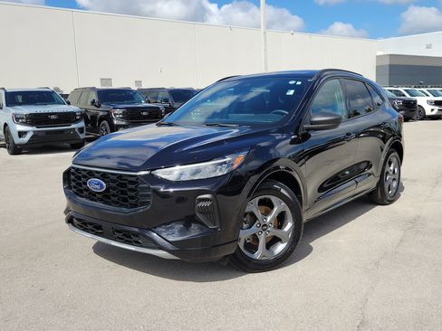 Used 2024 Ford Escape ST-Line w/ Tech Pack #1 FWD image 1