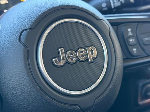 New 2025 Jeep Gladiator Sport image 33