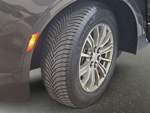 Used 2017 Cadillac XT5 Luxury w/ Driver Awareness Package AWD/4WD image 35