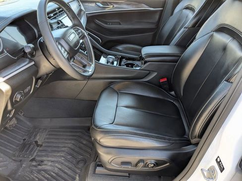 Used 2023 Jeep Grand Cherokee Limited w/ Black Appearance Package image 13