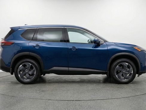 Used 2025 Nissan Rogue SV FWD image 11