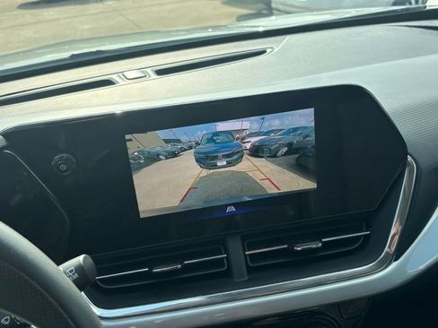 Used 2025 Chevrolet Trax LT image 17