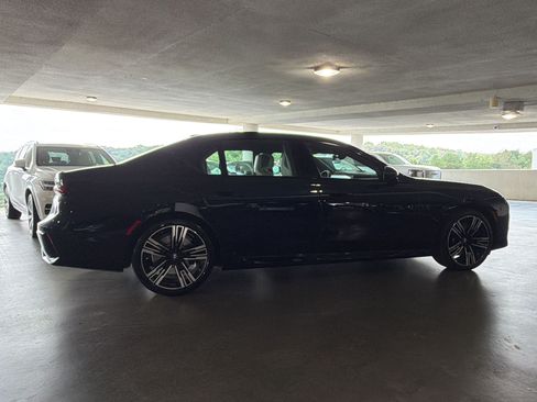 Used 2024 BMW 740i w/ Premium Package 2 RWD image 7