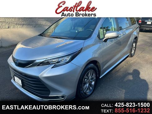 Used 2022 Toyota Sienna XLE image 1