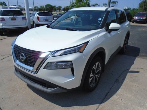 Used 2023 Nissan Rogue SV FWD image 6