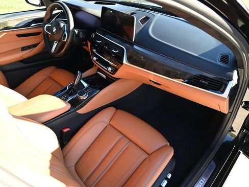 Used 2022 BMW M550i xDrive w/ Premium Package image 51