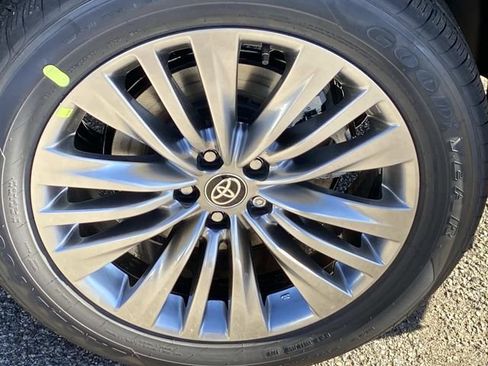 New 2026 Toyota Highlander Platinum AWD/4WD image 6