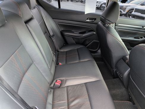 Used 2023 Nissan Altima 2.5 SR w/ SR Premium Package image 8