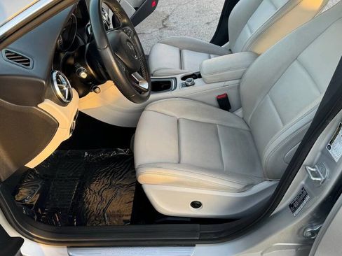 Used 2018 Mercedes-Benz CLA 250 image 14