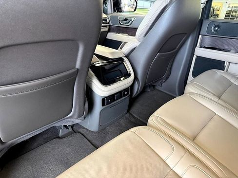 Used 2024 Lincoln Navigator Premiere image 17