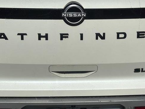 Used 2023 Nissan Pathfinder SL AWD/4WD image 16