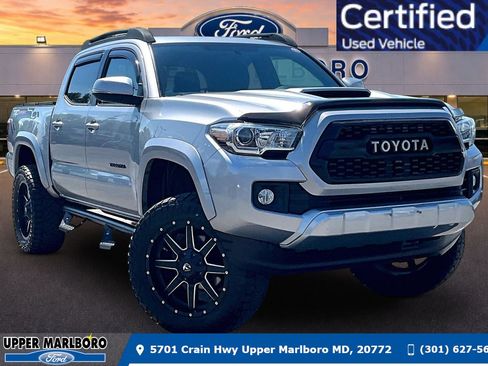 Used 2017 Toyota Tacoma TRD Sport AWD/4WD image 1