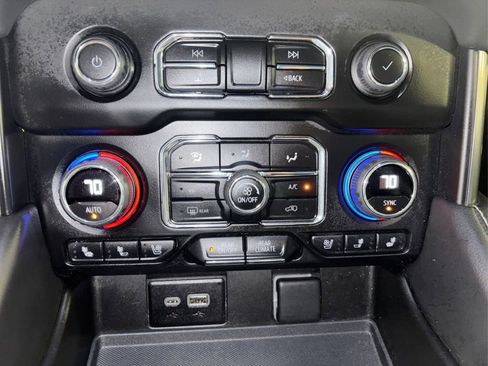 Used 2023 Chevrolet Suburban Premier image 40