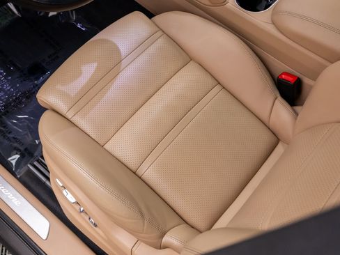 Used 2021 Porsche Cayenne E-Hybrid AWD/4WD image 16