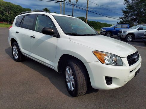 Used 2009 Toyota RAV4 4WD V6 w/ Tow Prep Pkg image 3