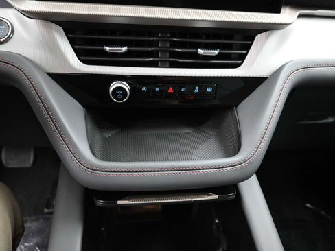 Used 2025 Ford Explorer Active w/ Active Comfort Package image 26