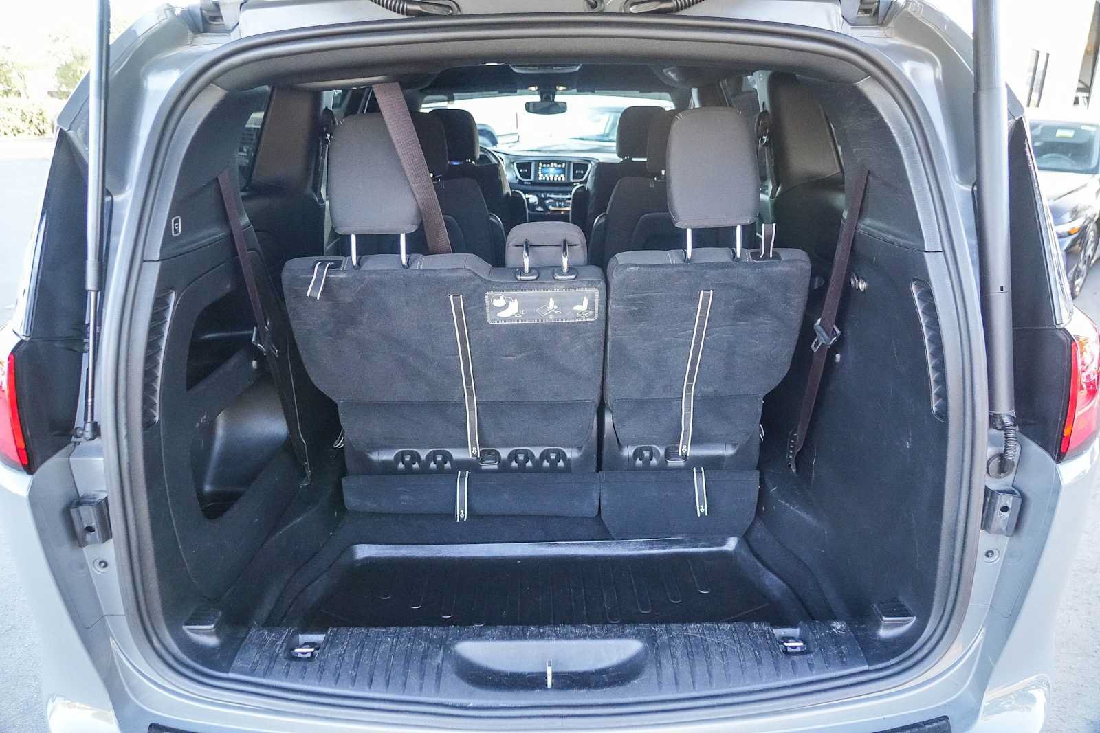 Used 2020 Chrysler Pacifica Touring w/ S Appearance Package FWD image 25