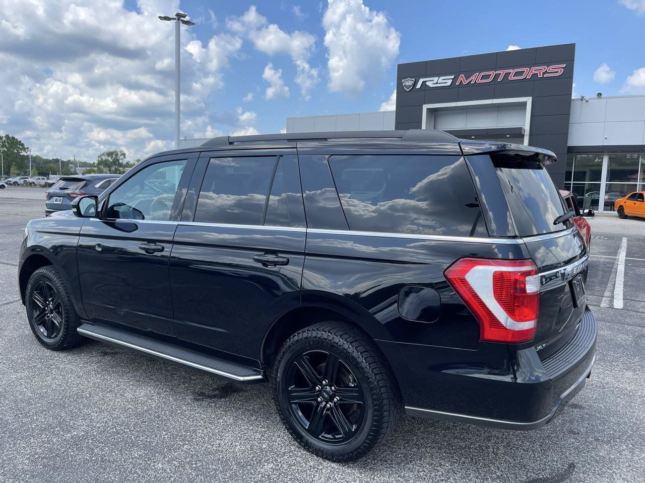 Used 2021 Ford Expedition XLT AWD/4WD image 3
