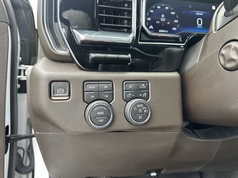 Used 2022 Chevrolet Silverado 1500 LTZ w/ LTZ Premium Package AWD/4WD image 32