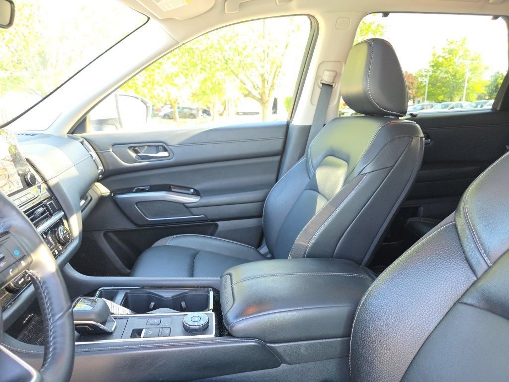 Used 2023 Nissan Pathfinder SL w/ SL Premium Package AWD/4WD image 23