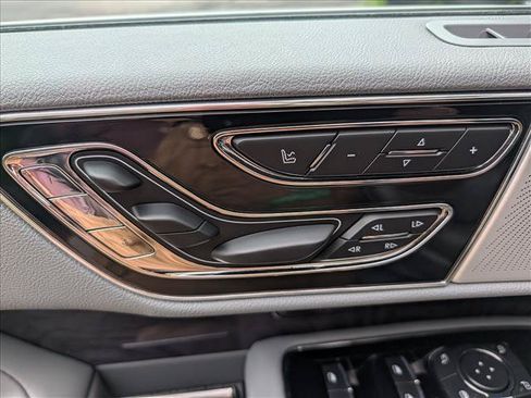 Used 2019 Lincoln Navigator L Reserve w/ Cargo Package AWD/4WD image 35