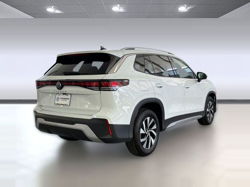 Used 2025 Volkswagen Tiguan S image 9