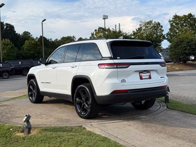 Used 2023 Jeep Grand Cherokee Limited w/ Black Appearance Package RWD image 5