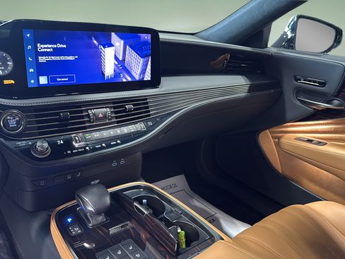 Used 2023 Lexus LS 500 AWD w/ Luxury Package image 30