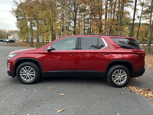 Used 2023 Chevrolet Traverse LT w/ Rear Camera Mirror Package image 6